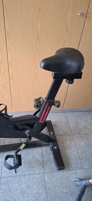 Vende se bicicleta estática
