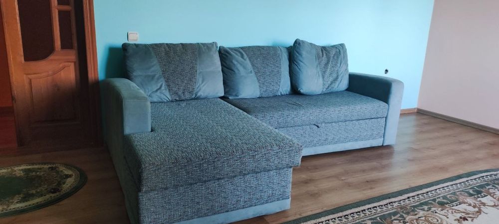 Стильний універсальний диван.