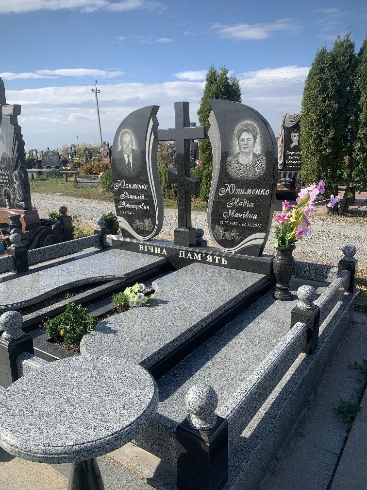 Гранітні пам'ятники