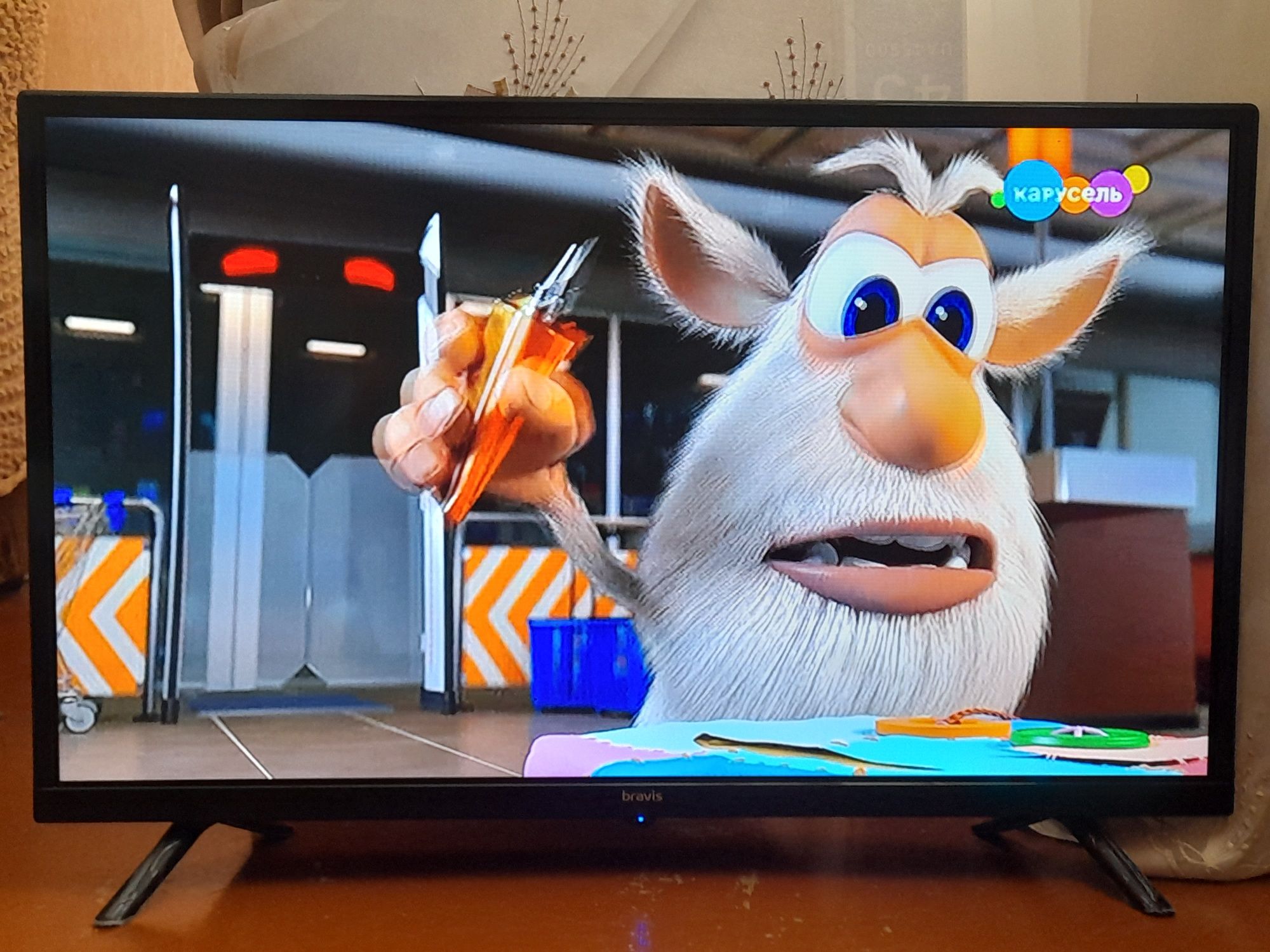 SMART LED телевизор 32"Android WI-FI с T2 тюнером