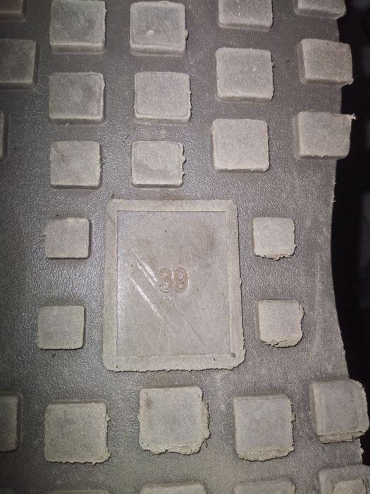 Продам высокие красовки 39.