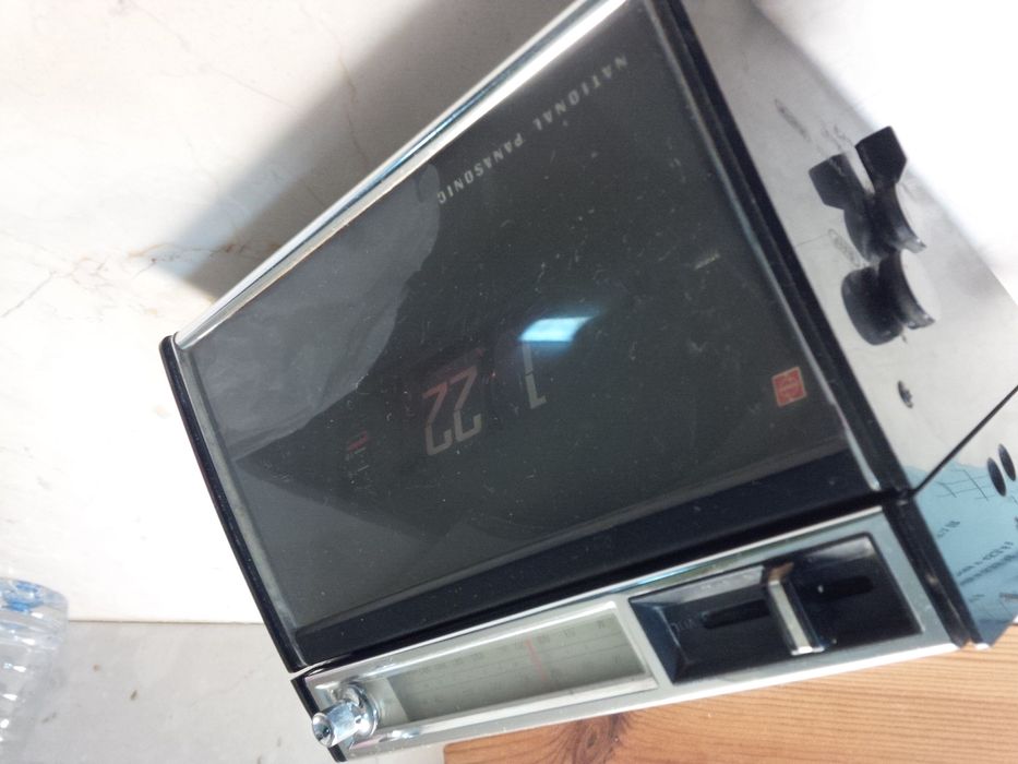 Radio Panasonic antigo a funcionar