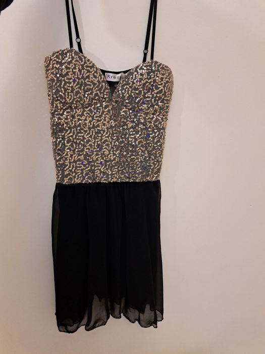 Вечірнє плаття з паєтками