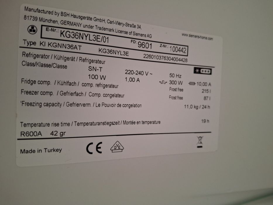 Холодильник Bosch model KGE36BE41