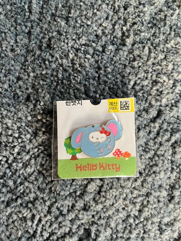 Hello Kitty Sanrio słonik przypinka broszka