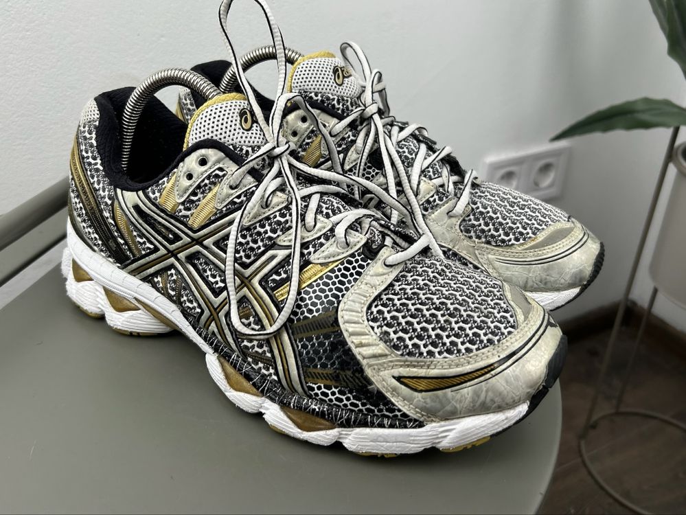 Оригінал! Кросівки Asics Gel Nimbus 42.5 розмір 03362