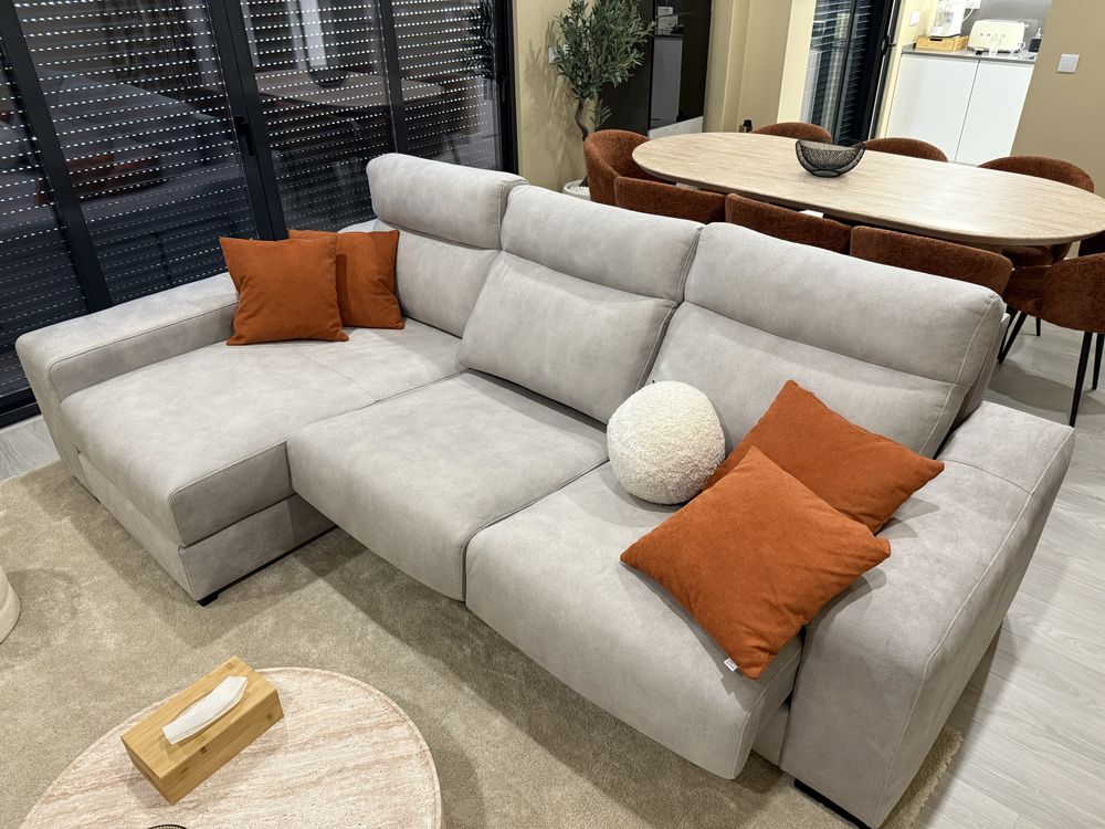 Sofa 3 Lugares com Chaise Longue e 3 Puffs laterais