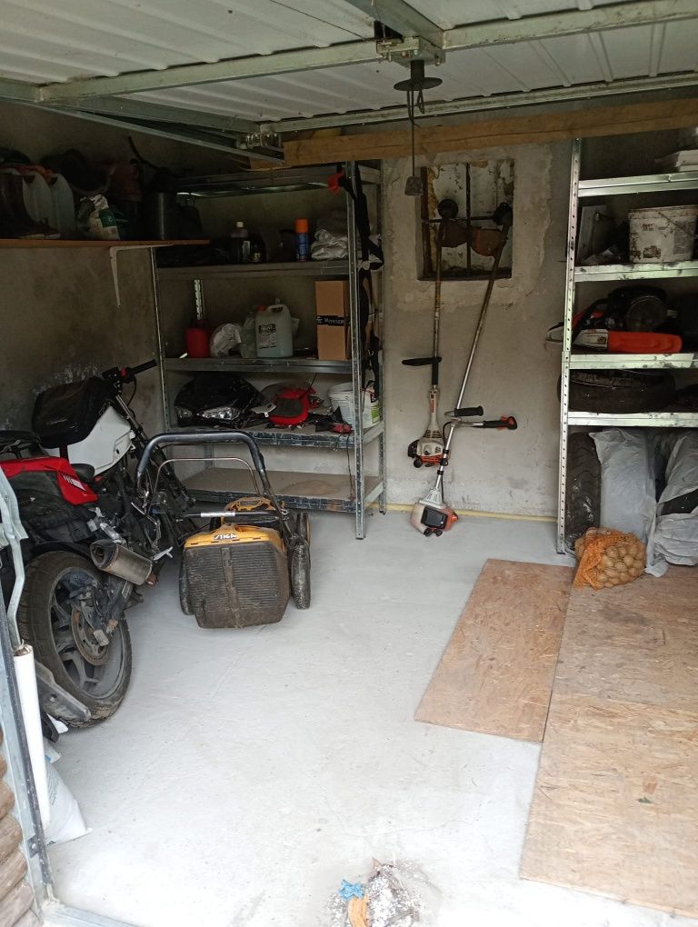 Sprzedam motor w całości.