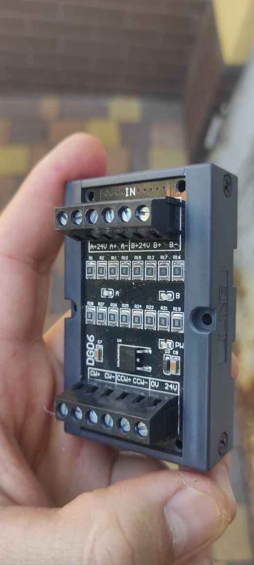 Перетворювач рівня сигналу LiebeWH NPN-PNP Double Conversion Level Con