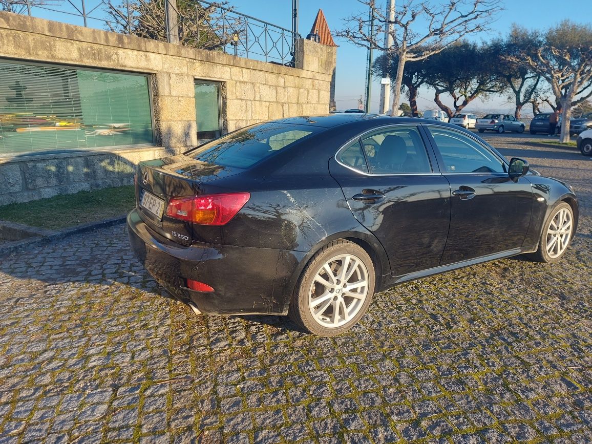 Vendo Lexus is 250