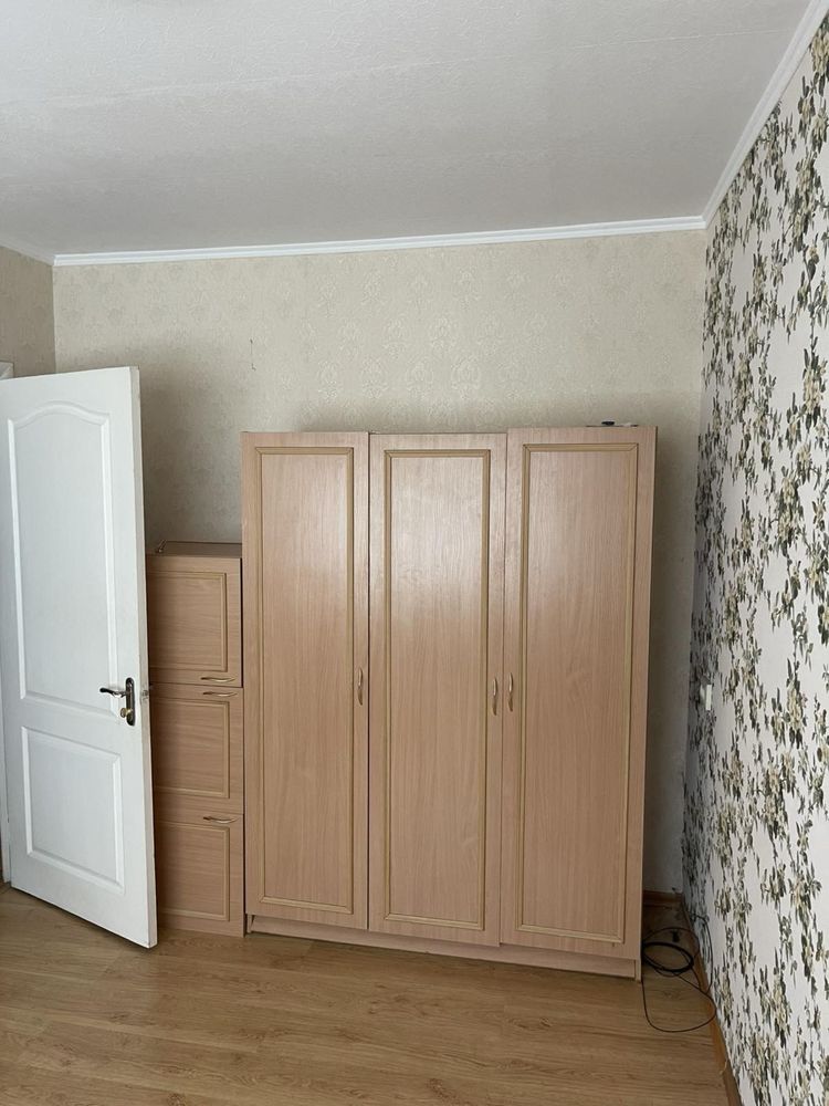 Продаж 1 кімнатноі Гостинки р-н 3 школи вул. Глибоцька