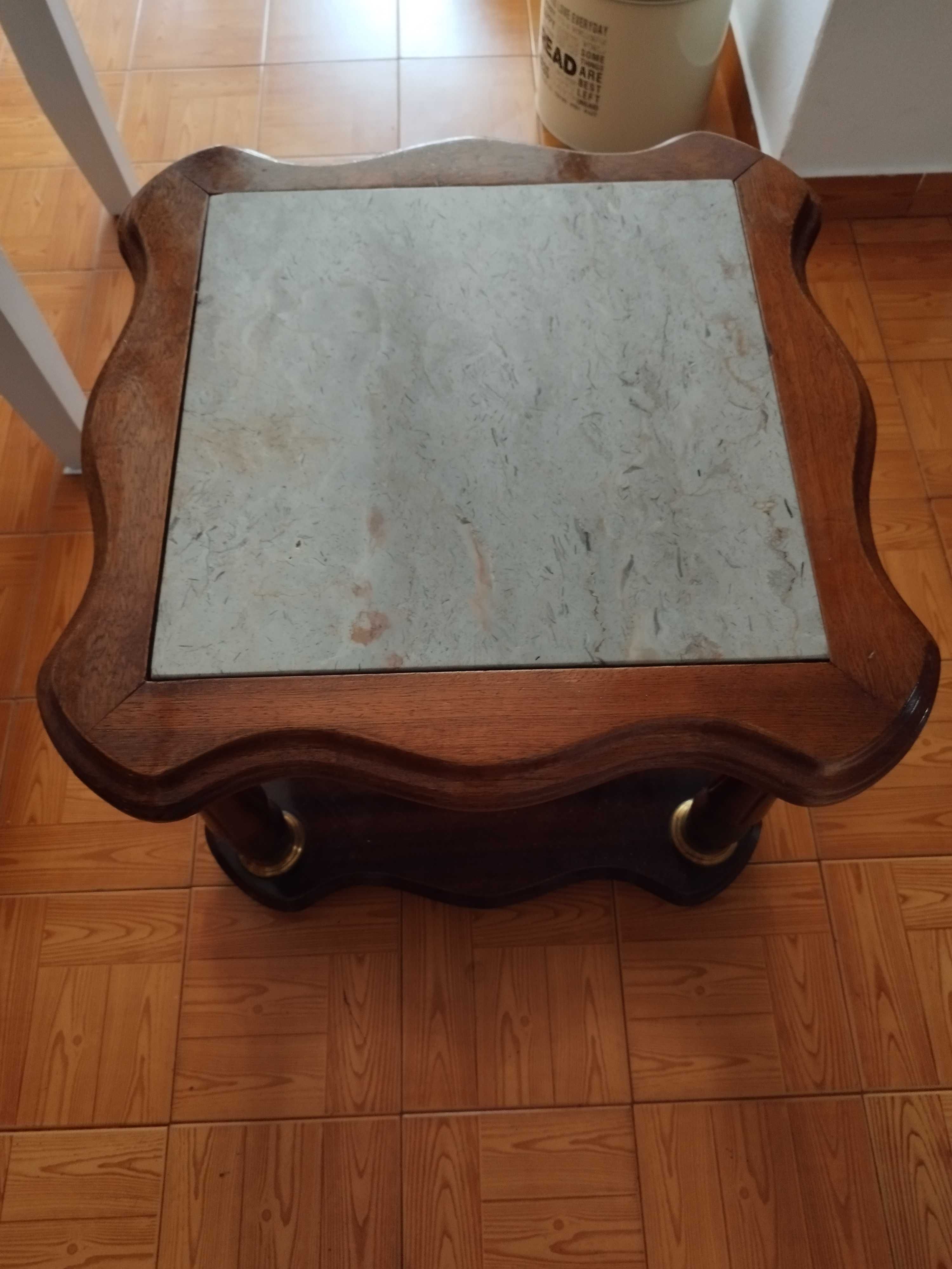 mesa de apoio com pedra mármore