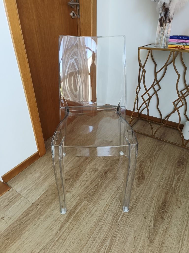 Cadeira transparente