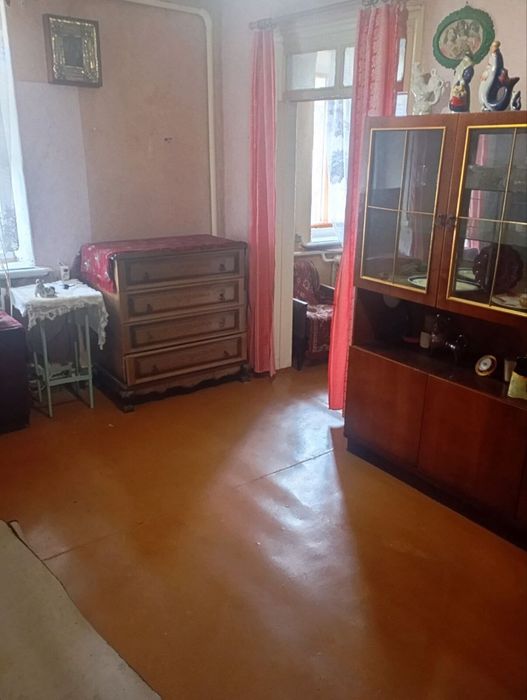 Продам частину будинку в Центральній частині міста.