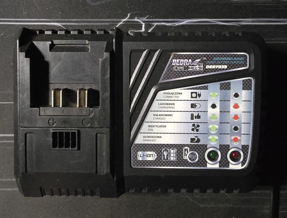 Szybka Ładowarka DEDRA-DED7039 SAS+ALL 18V.
