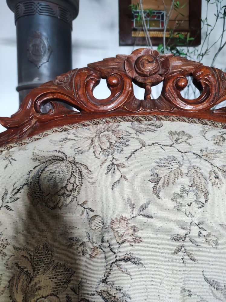 Stara zabytkowa sofa. Antyk.