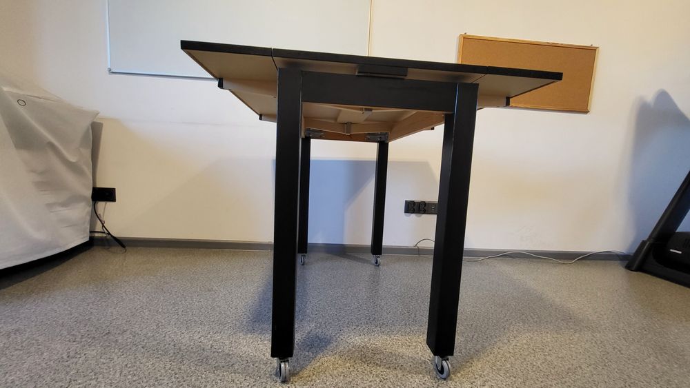 stół Ikea Bjursta