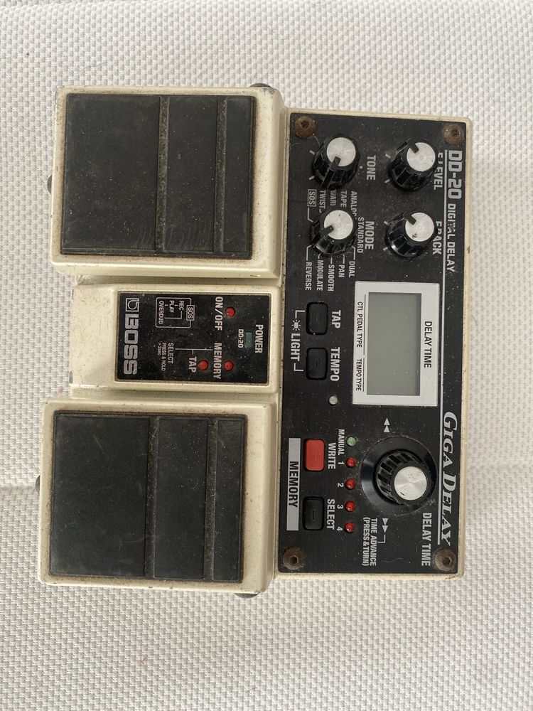 Diversos pedais guitarra