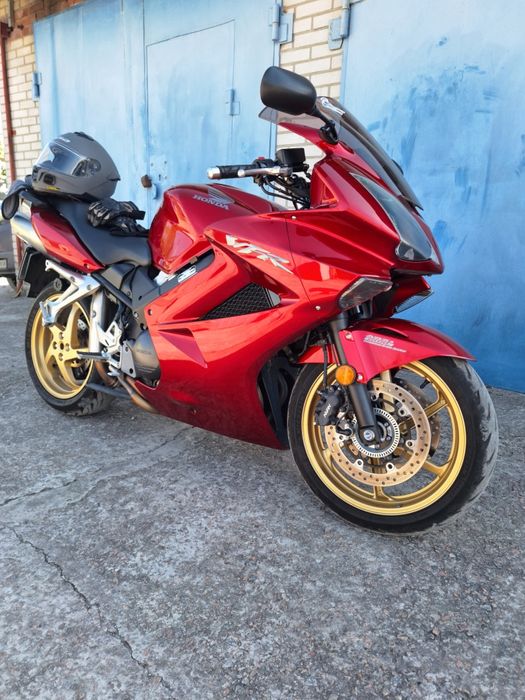 Продам Honda VFR 800 2012 року офіційний з України.Пробіг рідний