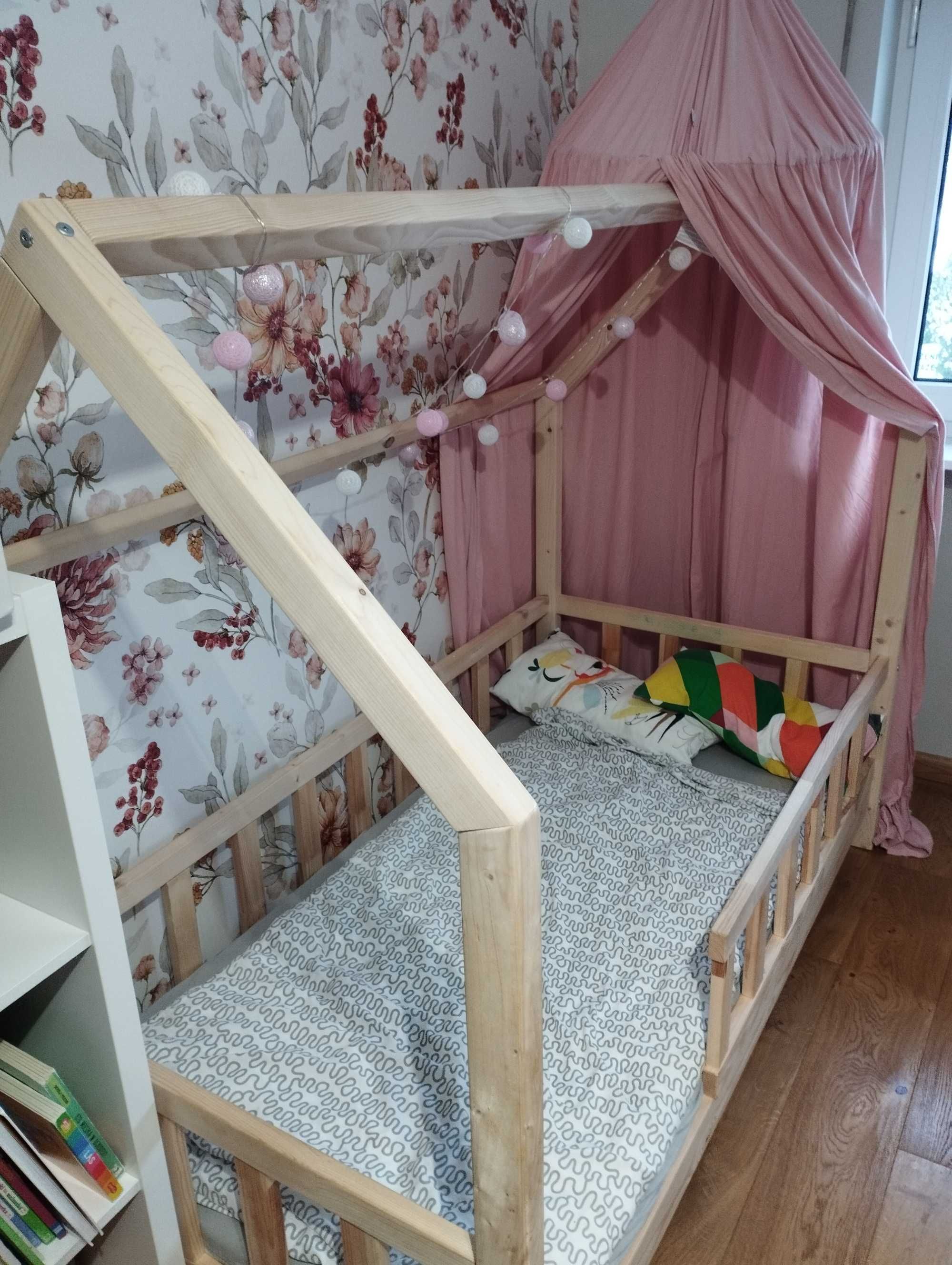 Sprzedam łóżeczko drewniane dziecięxe 160x80