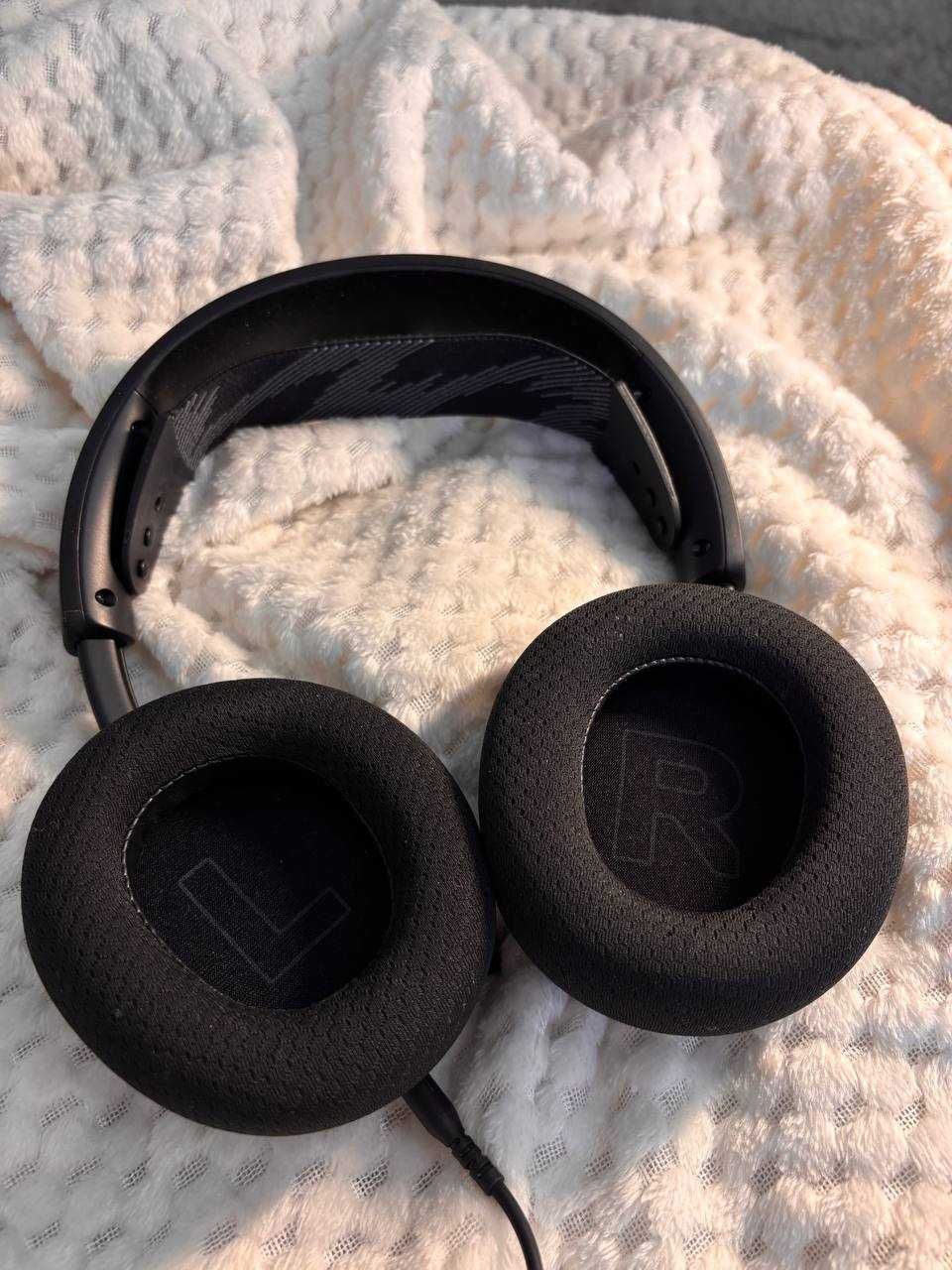 Słuchawki przewodowe z mikrofonem SteelSeries Arctis Nova 1 PS