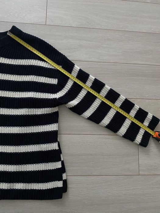 теплий светр в полоску , чорно-білий , HM, з розрізами по бокам