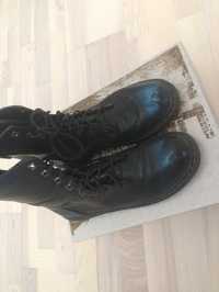 Buty-glany z metalicznymi wstawkami rozm.39