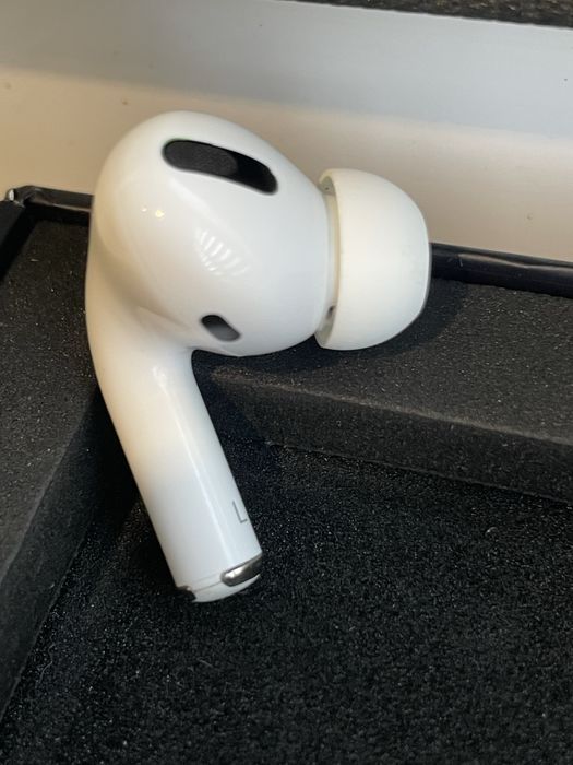 Продам AirPods pro лівий оригінал L без кейсу