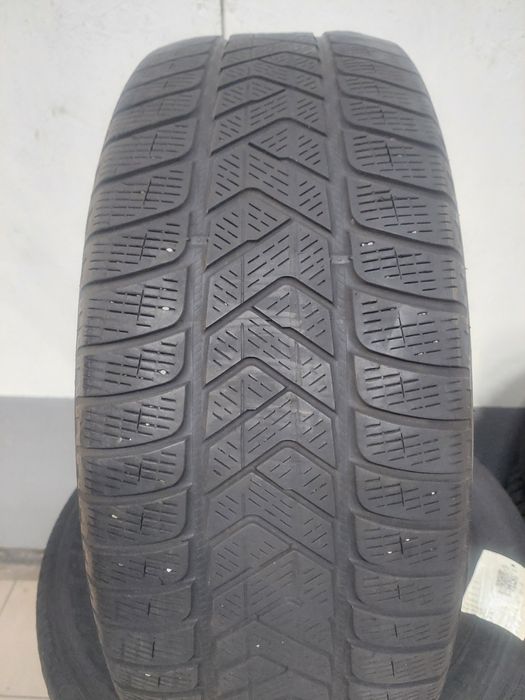 Комплект зимової гуми зима зимня Pirelli R18 235 60