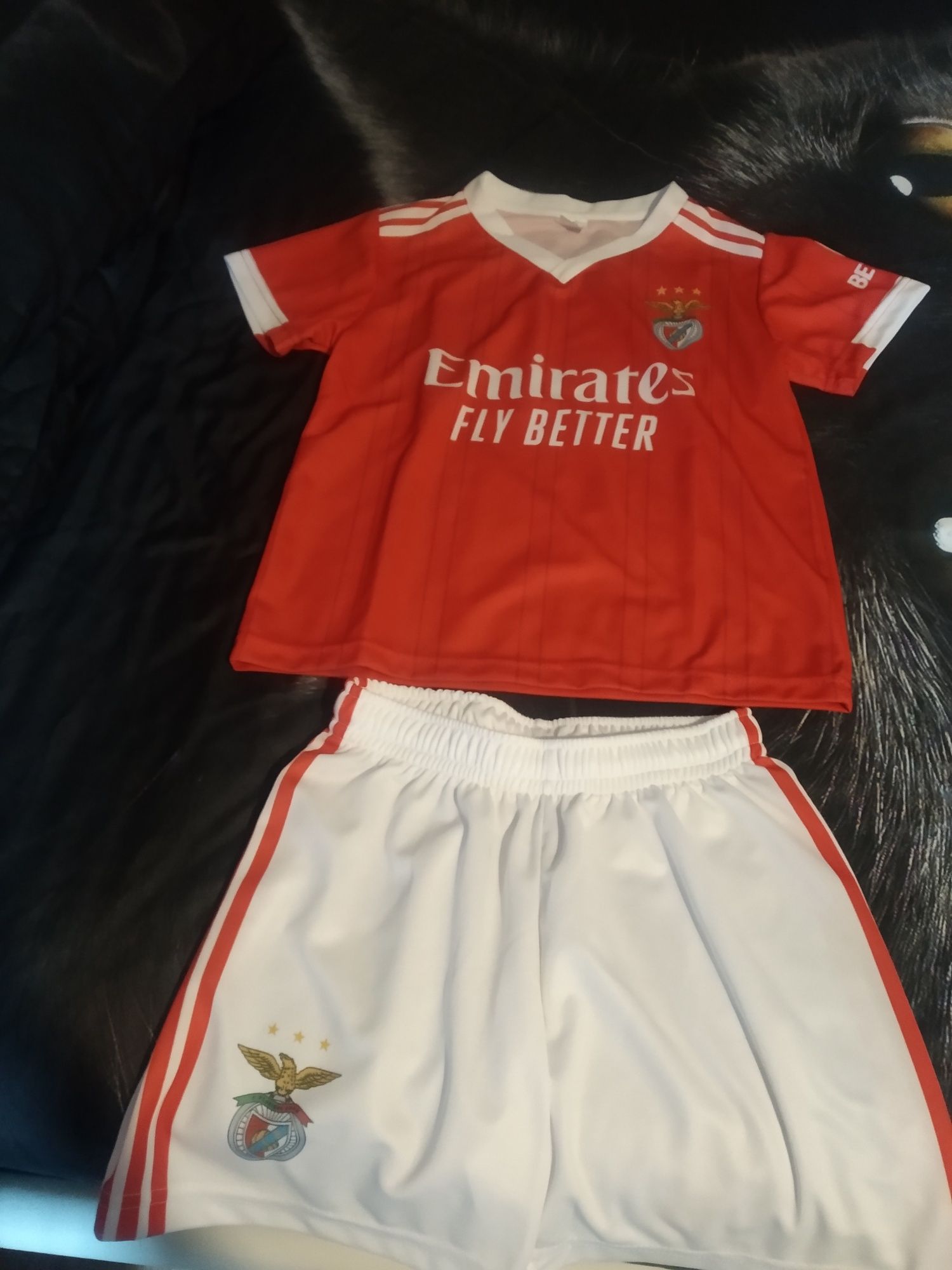 Camisola e calção do Benfica