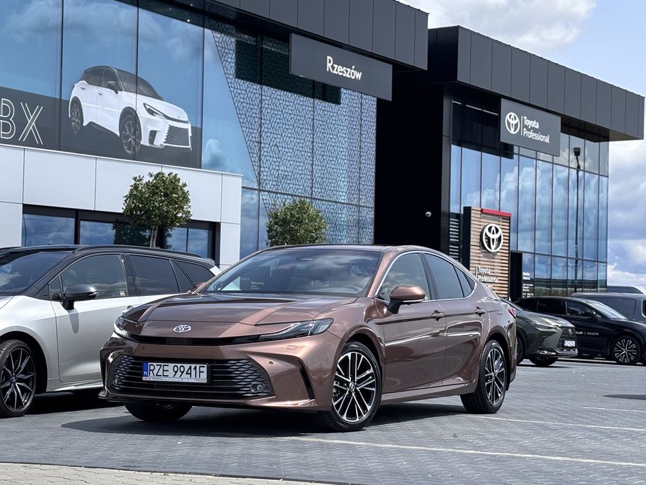 Wynajem Toyota Camry Executive 2.5 Hybrid Automat