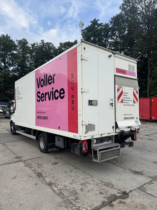 Kontener Iveco Daily Winda Drzwi tylne Izoterma SUPER STAN