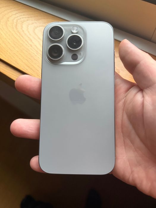 iPhone 15 pro Natural Titanium