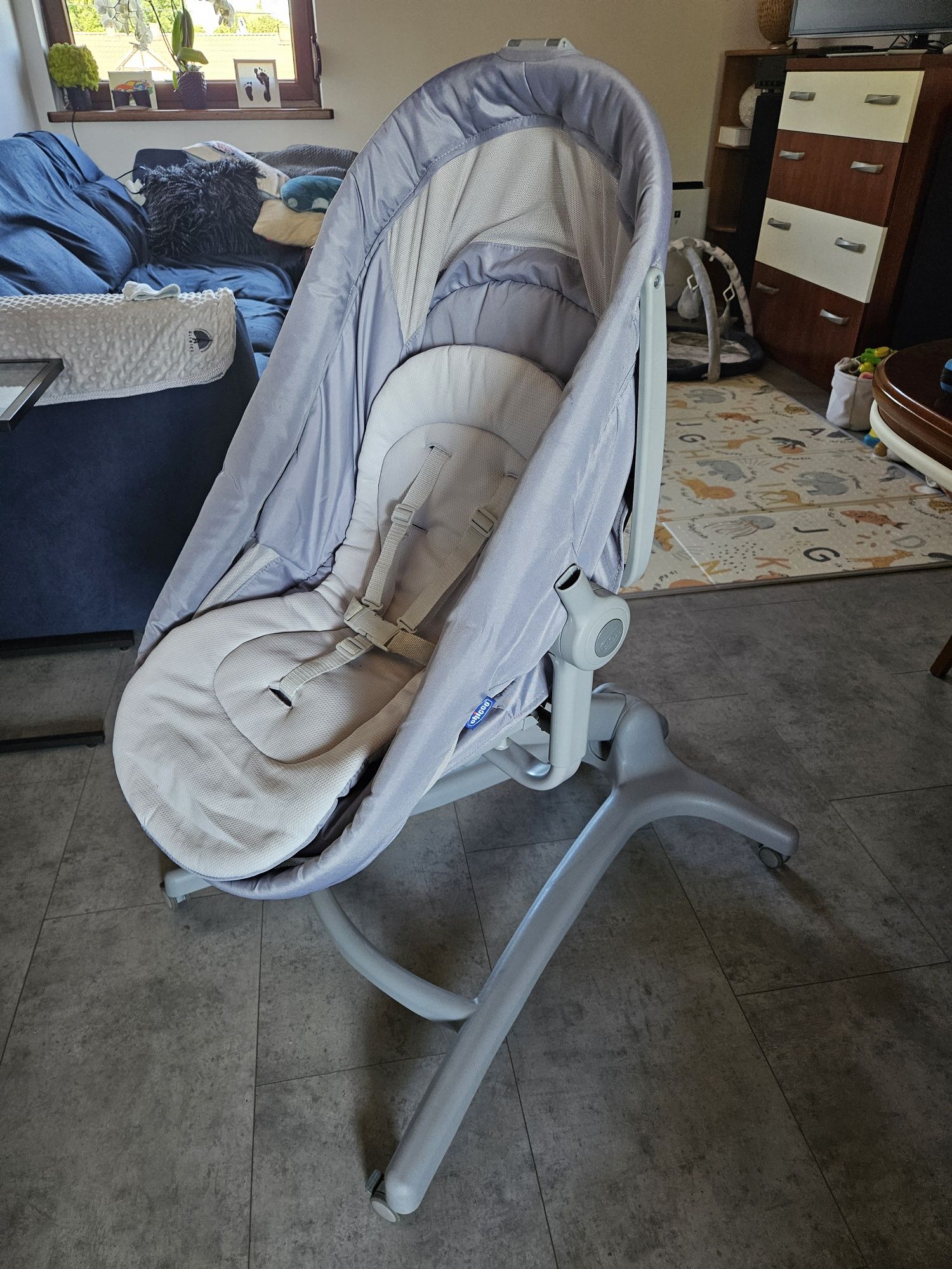 Chicco Baby Hug Air 4w1 + stolik i dodatki