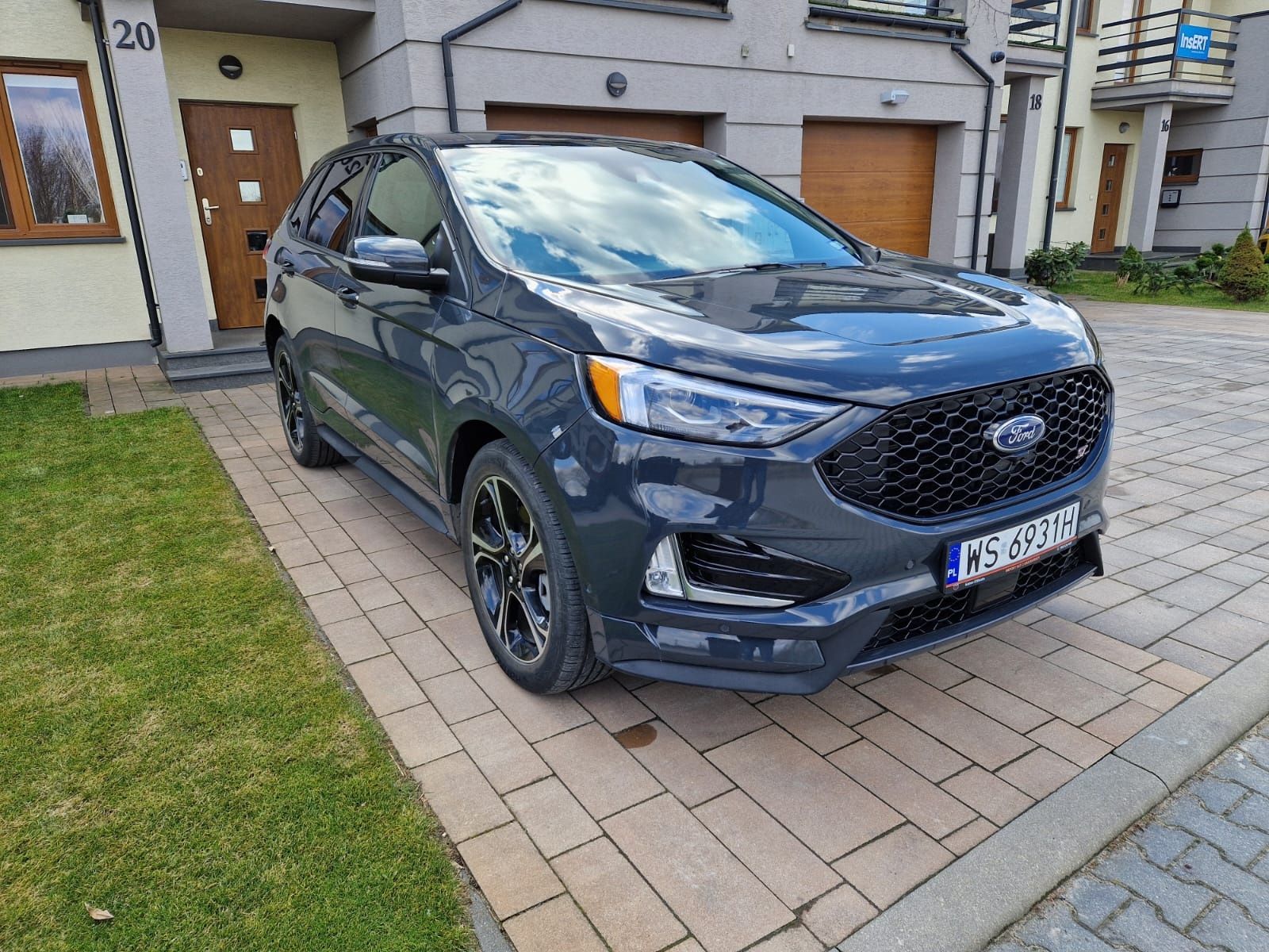 Sprzedam Ford Edge 2.7 V6
Ecoboost AWD - 2021 rok, bogate
wyposażenie!