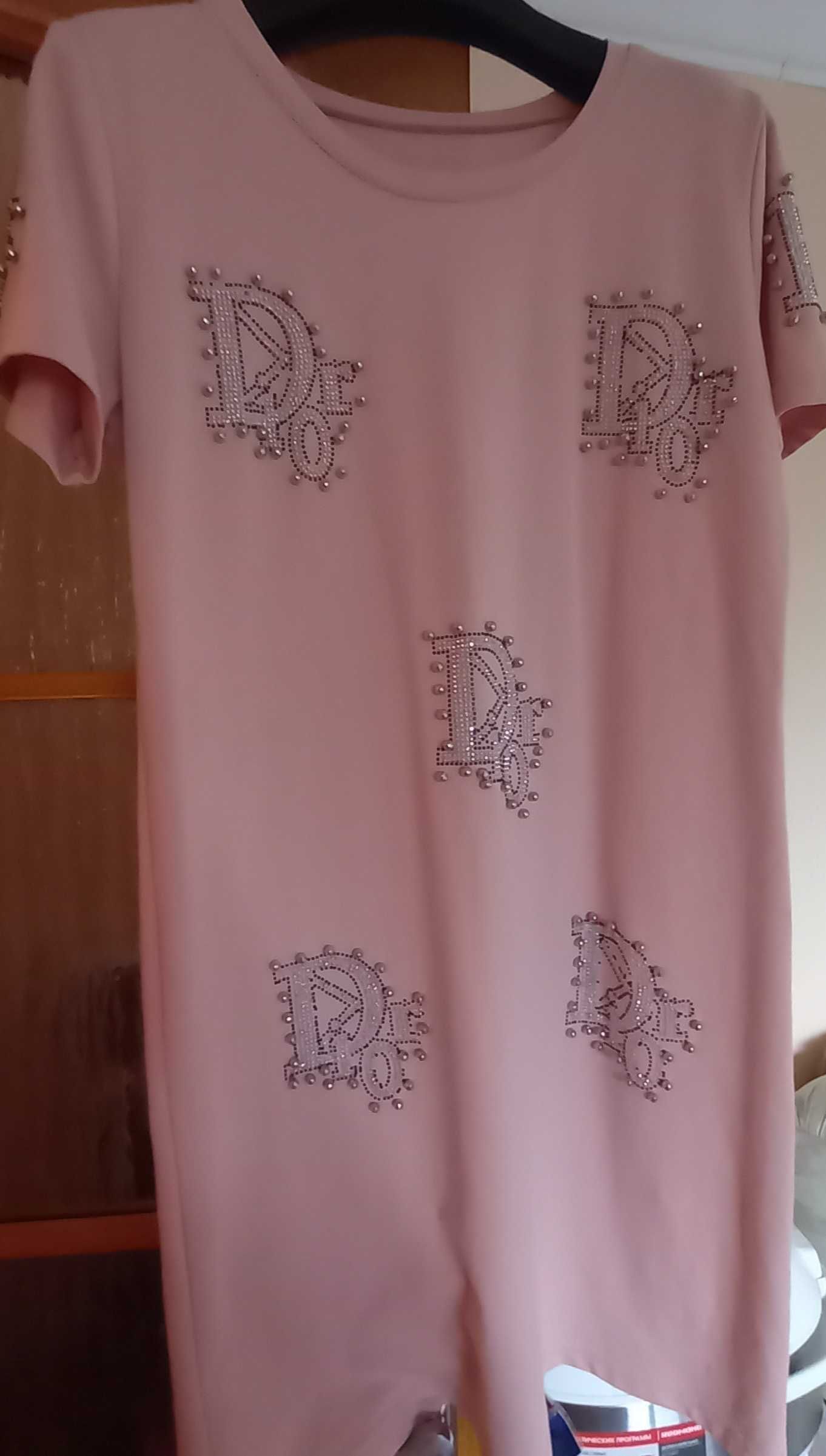 Платье нежно-розовое со стразами