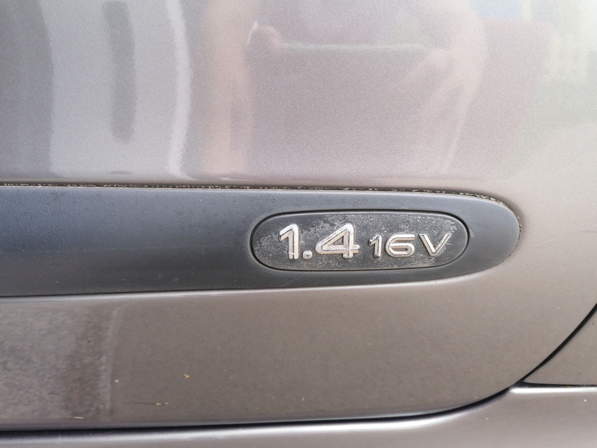 Renault Megane.        .
