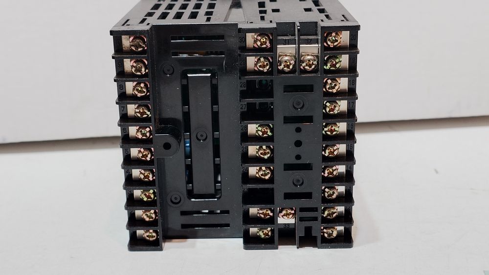 Контроллер температуры OMRON E5AK-AA2-500