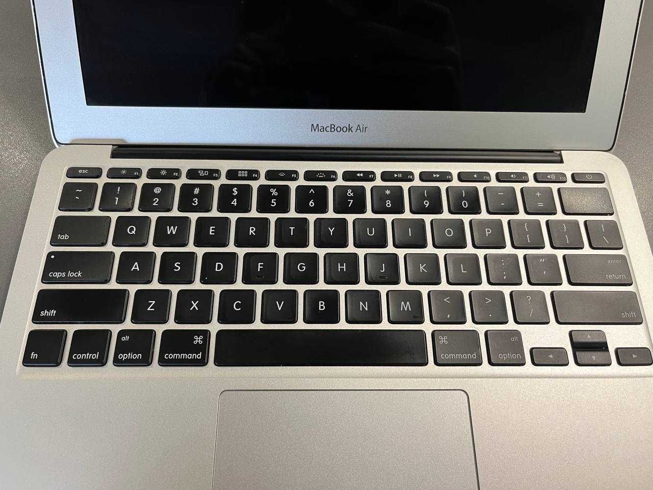 ноутбук Apple MacBook Air 11" (Mid 2011)