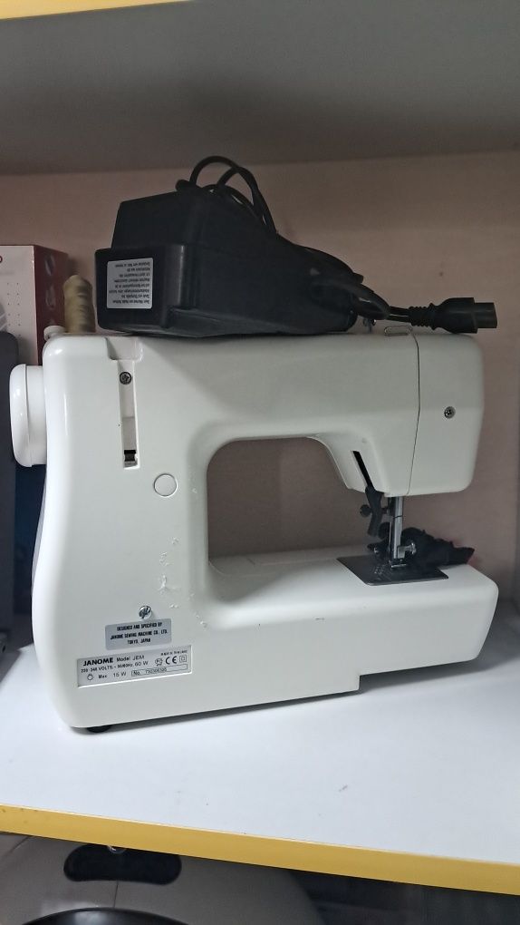 Швейна машина JANOME JEM
В дуже гарному стані
2500 грн