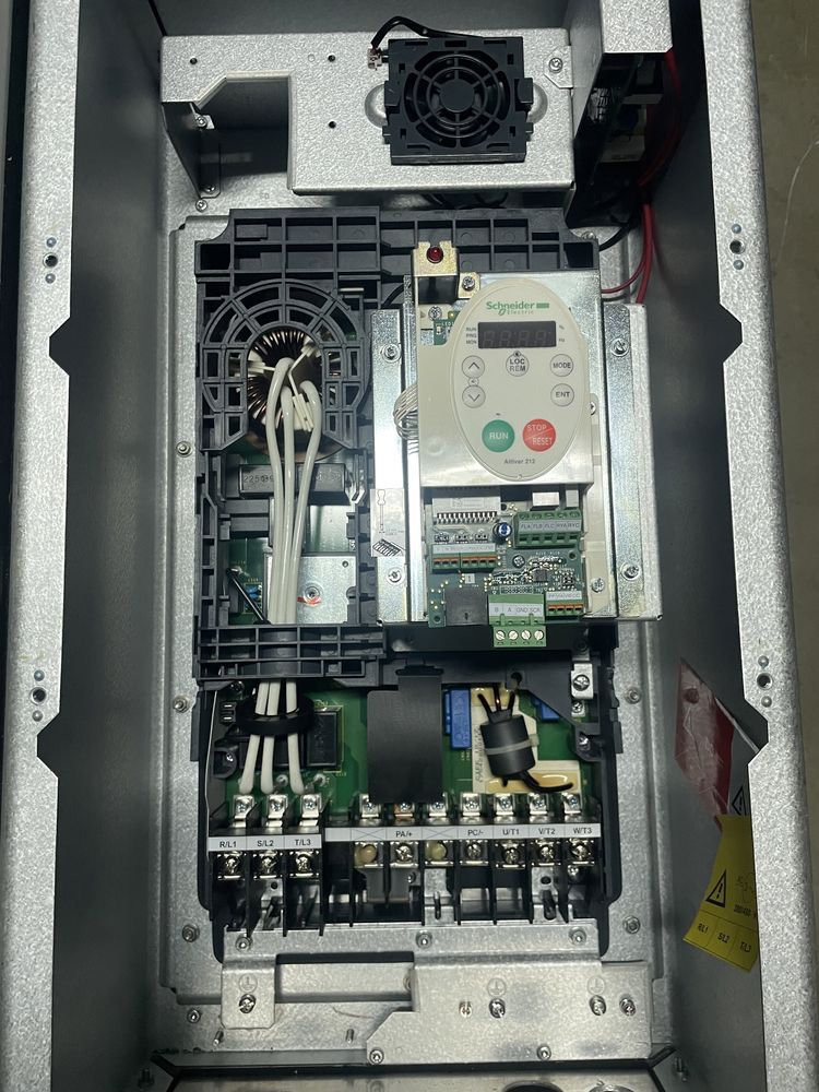 Частотный преобразователь Schneider Electric ATV212WD18N4