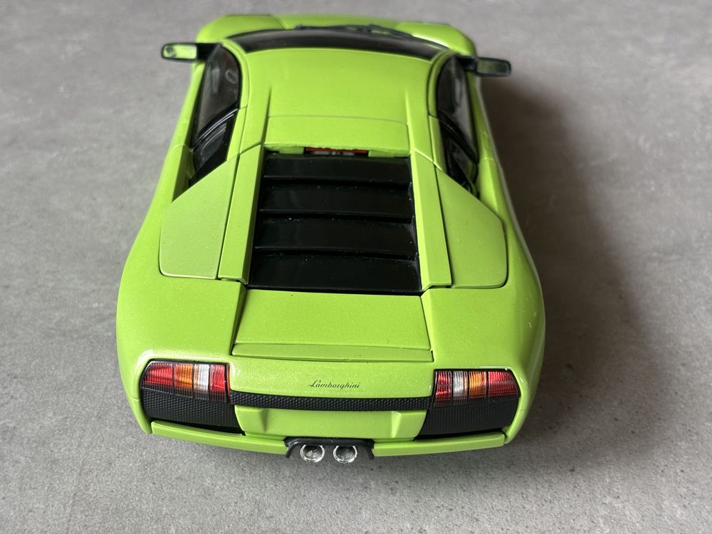 Model Hot Wheels skala 1/18 Lamborghini Murcielago zielony