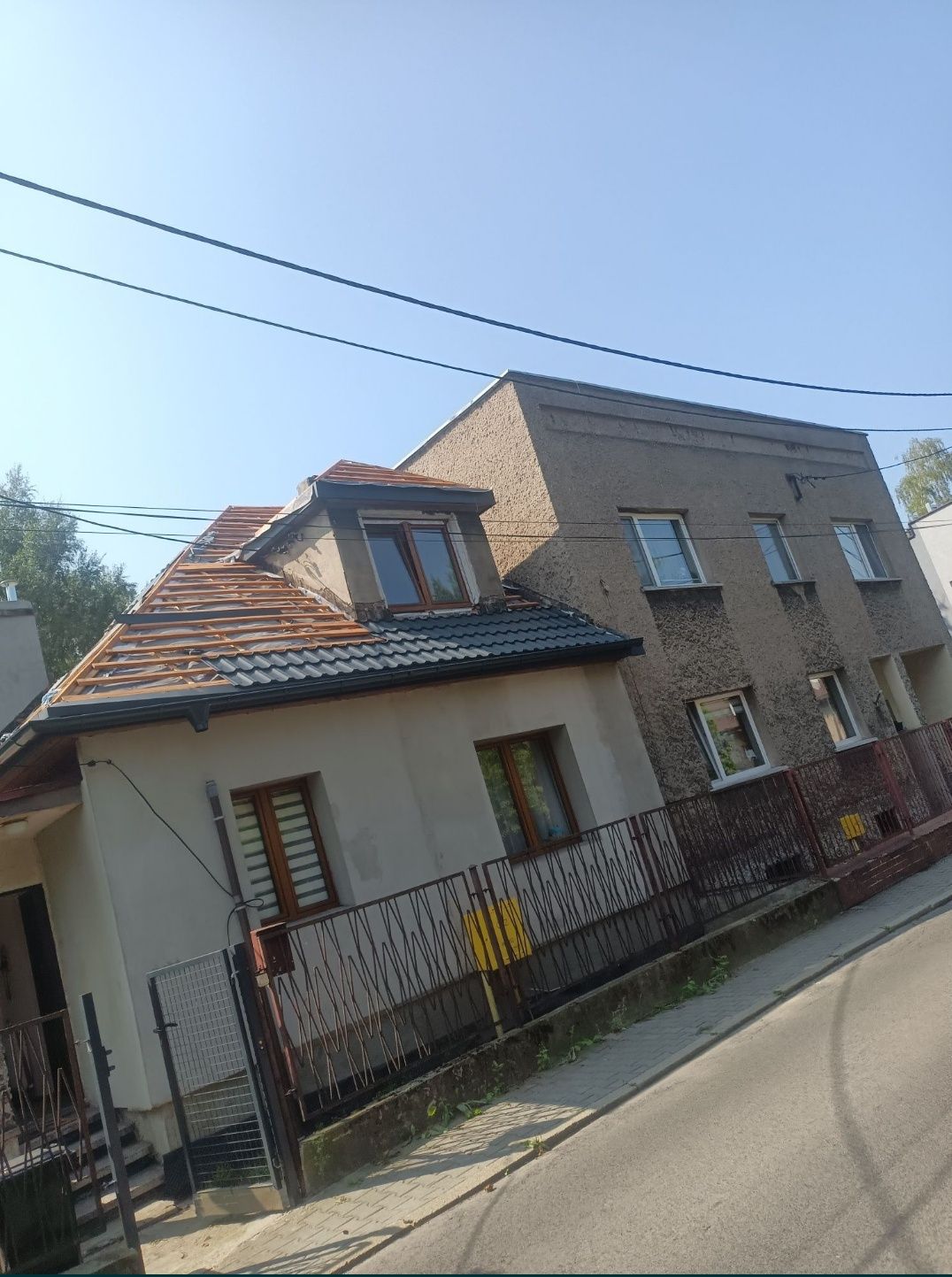 Uslugi dekarsko-blacharskie naprawa dachu