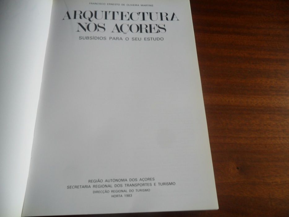 "Arquitectura nos Açores" de Francisco Ernesto de Oliveira Martins