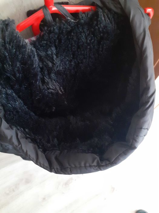 Bezrękawnik dla dziewczynki o rozmiarze 134