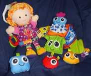 ZESTAW Lamaze lalka Emilka zawieszka gryzak Hasbro Playskool kostka