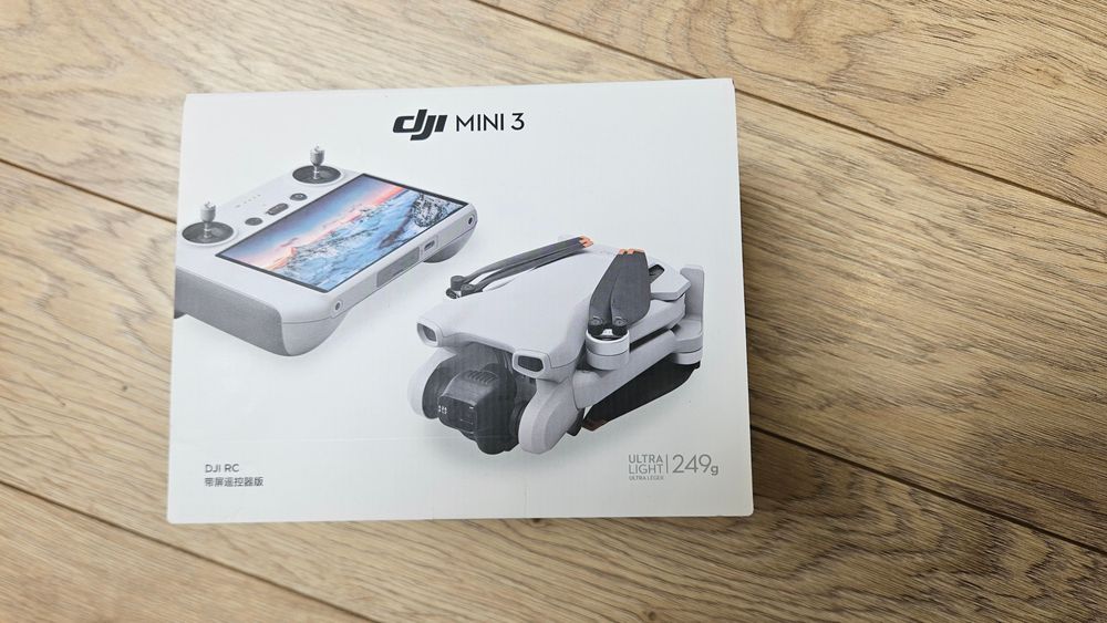Dron DJI Mini 3 RC + futerał