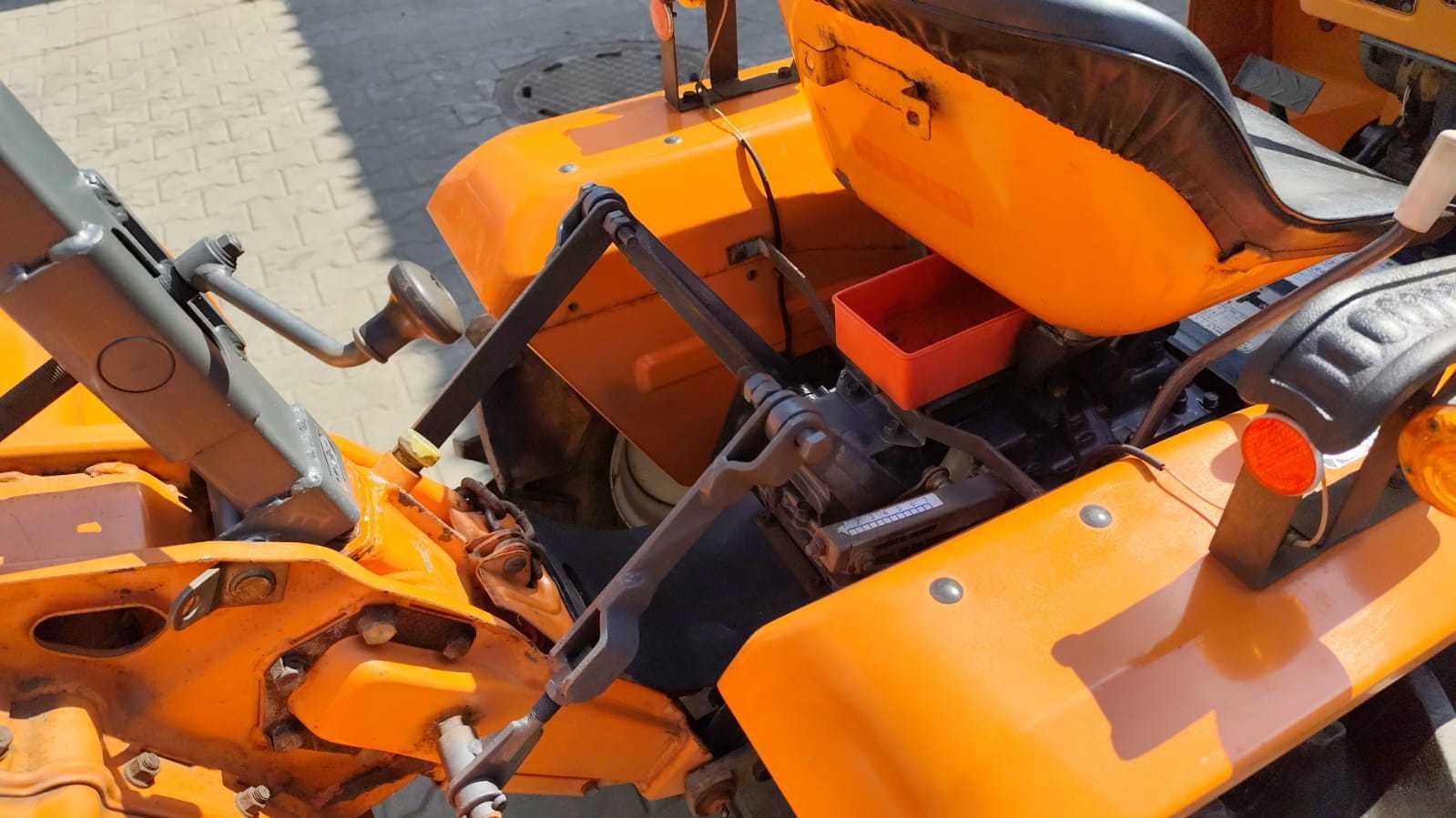 Japoński traktorek Kubota B 1200 z glebogryzarką 4x4 12 km