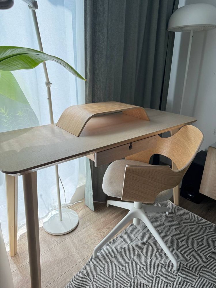 Biurko + krzeslo + podstawka dla laptopa IKEA