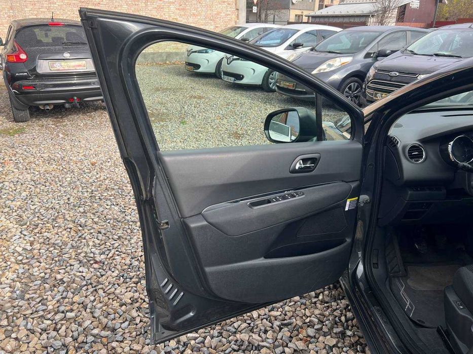 Peugeot 5008 2015р.в 1.6 дизель